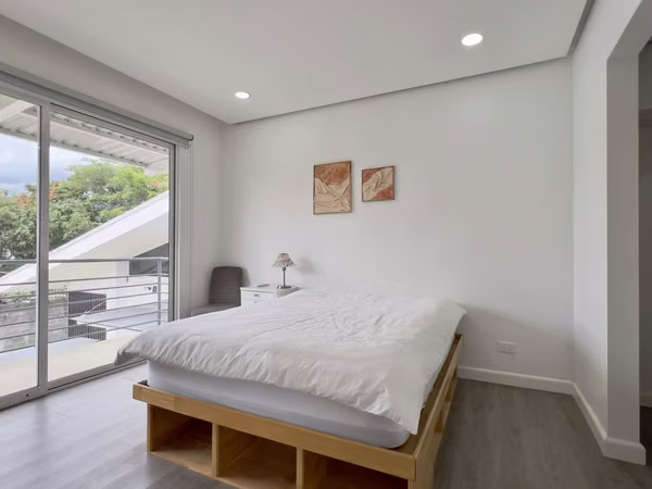 Lindora - Moderna - Casa + 2 Apartamentos - Alta Rentabilidad