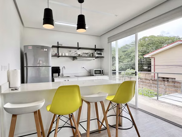 Lindora - Moderna - Casa + 2 Apartamentos - Alta Rentabilidad