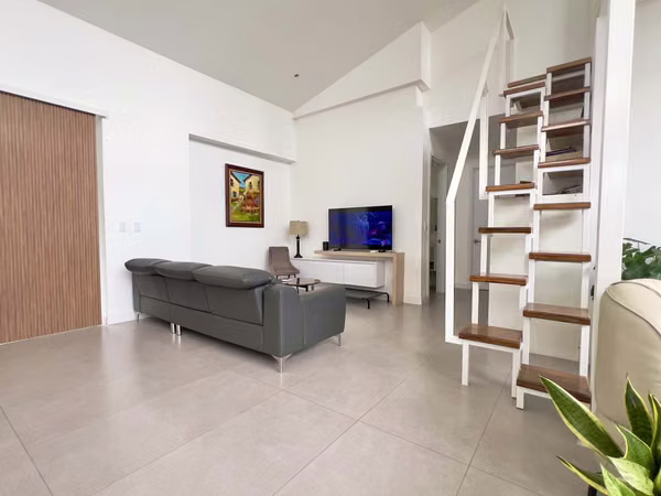 Lindora - Moderna - Casa + 2 Apartamentos - Alta Rentabilidad