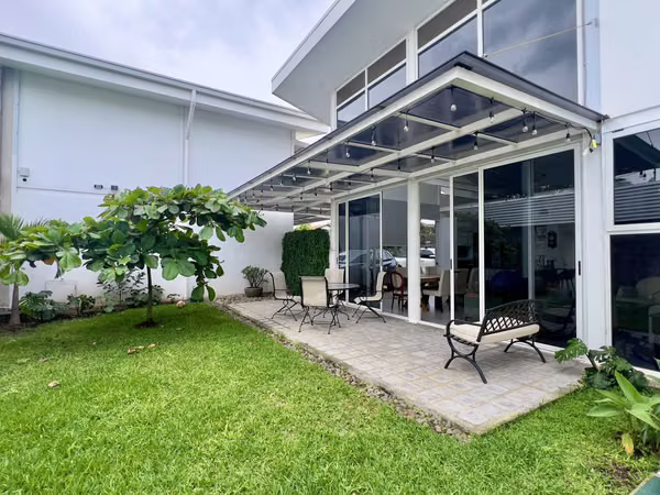 Lindora - Moderna - Casa + 2 Apartamentos - Alta Rentabilidad