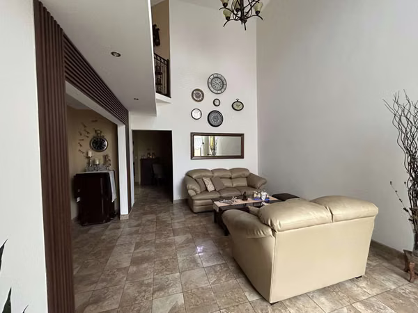 VENDO CASA EN LA RIBERA DE BELEN