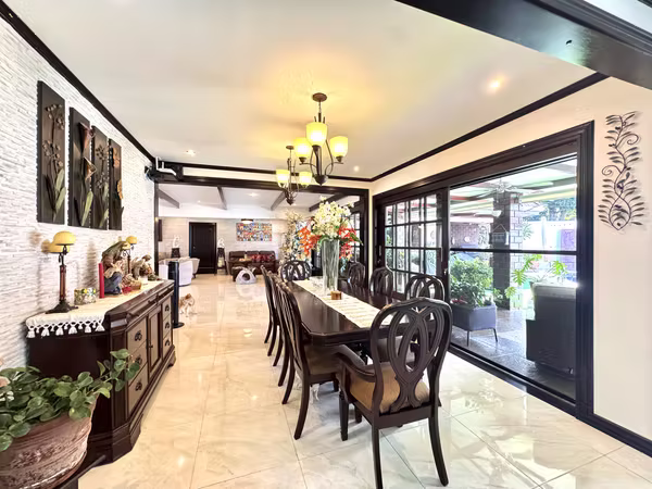 SALE - ESKINERA HOUSE IN SANTA ANA CENTER - POTENTIAL TO EXPAND