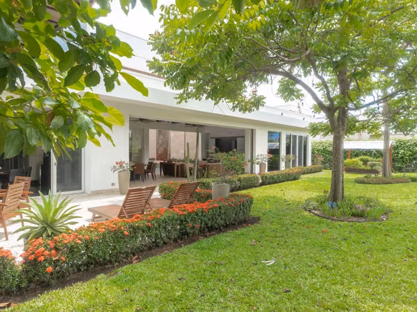 HOUSE FOR SALE IN VALLE DEL SOL WITH INDOOR SWIMMING POOL