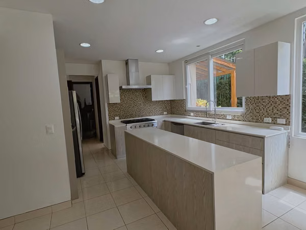 FOR RENT AND SALE - HOUSE IN EXCLUSIVE GATED COMMUNITY IN ESCAZÚ