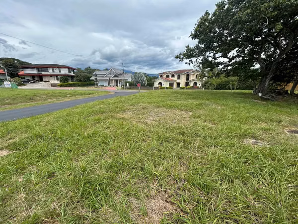 VENTA DE LOTE EN HACIENDA LOS REYES - GUACIMA - ALAJUELA