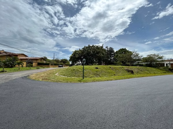 VENTA DE LOTE EN HACIENDA LOS REYES - GUACIMA - ALAJUELA
