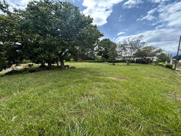 VENTA DE LOTE EN HACIENDA LOS REYES - GUACIMA - ALAJUELA