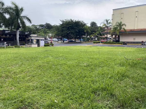 LOTE EN CENTRO COMERCIAL LA RIBERA DE BELEN