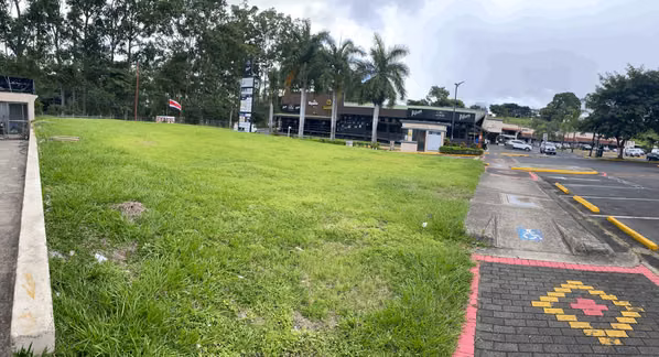 LOTE EN CENTRO COMERCIAL LA RIBERA DE BELEN