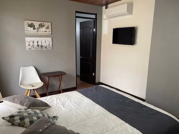 vendo casa de 3 habitaciones a 5 minutos de playas del coco