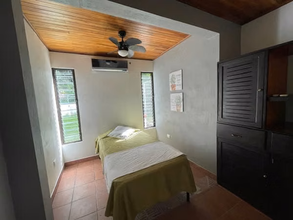 vendo casa de 3 habitaciones a 5 minutos de playas del coco