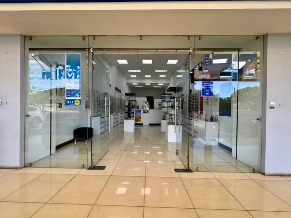 Spacious commercial space for rent in Centro Comercial del Barrio
