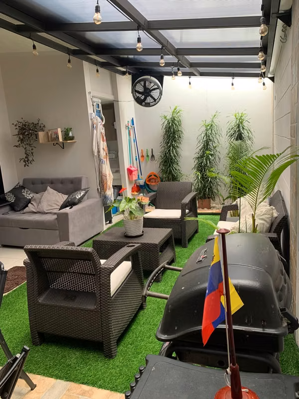 ¡Se vende casa Condominio en Robles de Lindora!