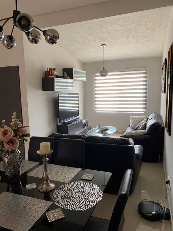 ¡Se vende casa Condominio en Robles de Lindora!