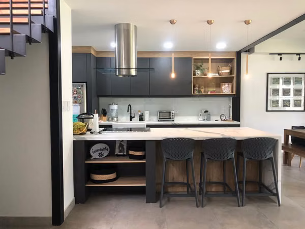 Venta Casa en Santa Ana Condominio Exclusivo  | Seguridad 24/7 con Jardín y Amenidades