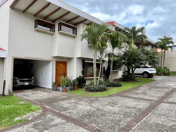 TOWN HOUSE IN CONDOMINIUM FOR RENT - URUCA - HOSPITAL DEL TRAUMA