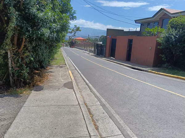 Se vende lote en el centro de Escazú, San José