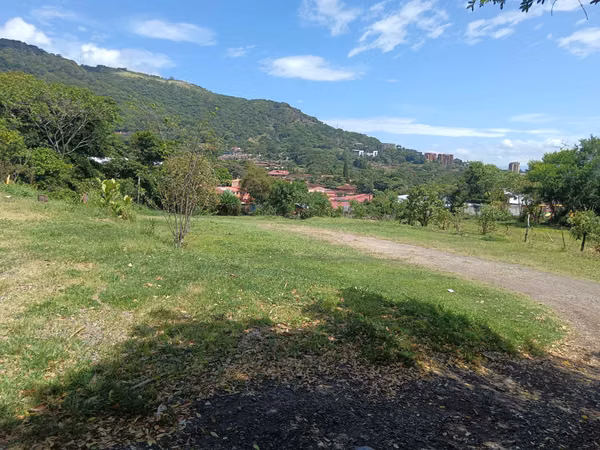 Se vende lote en el centro de Escazú, San José