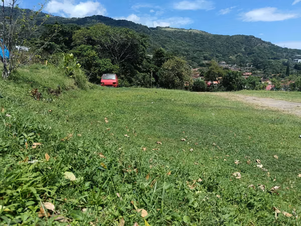 Se vende lote en el centro de Escazú, San José
