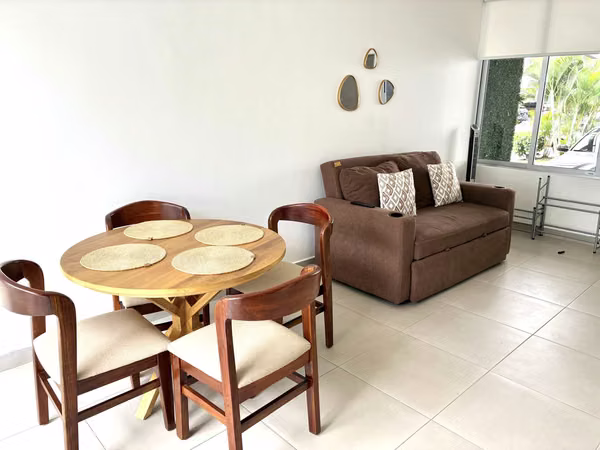 Alquiler de Casa en condominio Santa Ana, Rio Oro