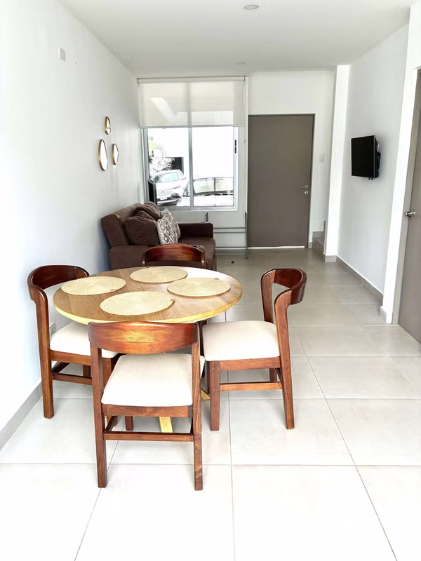 Alquiler de Casa en condominio Santa Ana, Rio Oro