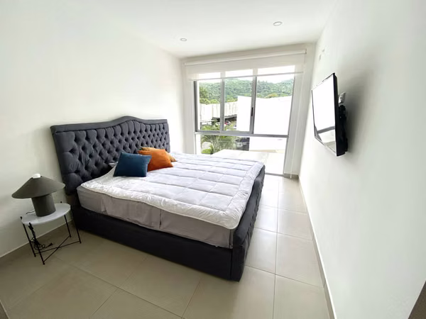 Alquiler de Casa en condominio Santa Ana, Rio Oro