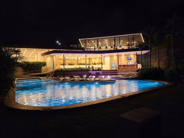 Alquiler de Casa en condominio Santa Ana, Rio Oro