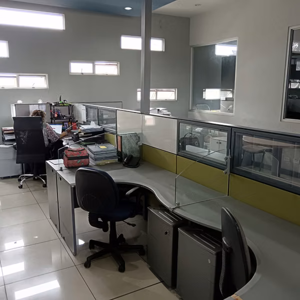Oficina, 10 m2 ubicada en Curridabat, se comparte áreas comunes, 315. 000