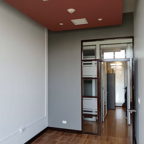 Oficina, 10 m2 ubicada en Curridabat, se comparte áreas comunes, $700