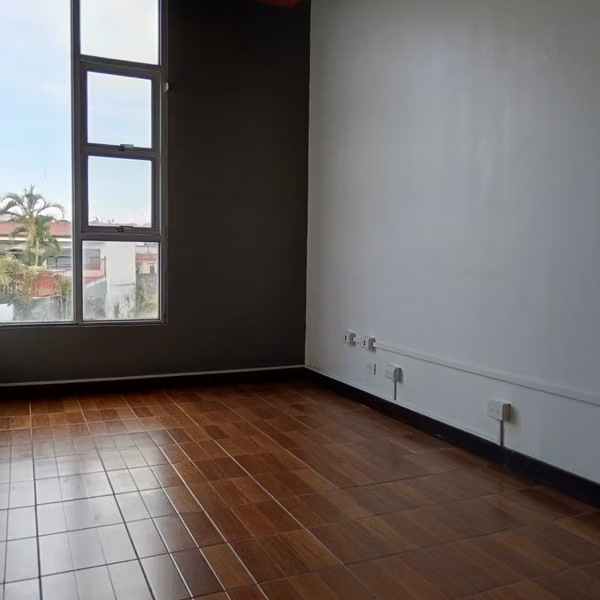 Oficina, 10 m2 ubicada en Curridabat, se comparte áreas comunes, 315. 000