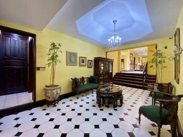 Propiedad Comercial Premium – Zonas Verdes + Salones + Piscina – ¡Lista para Operar!