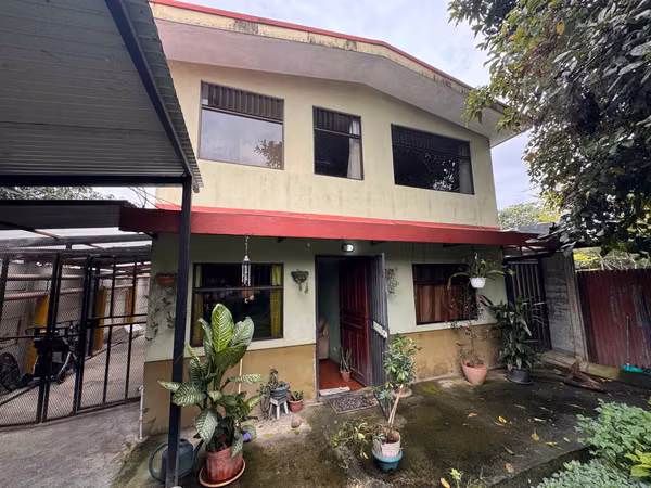 LC. id 40490 Venta de propiedad con 2 apartamentos y una casa