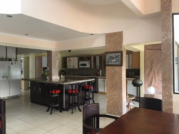 NL-id 38752 En venta Casa + 4 apartamentos y lote adicional en ubicación privilegiada