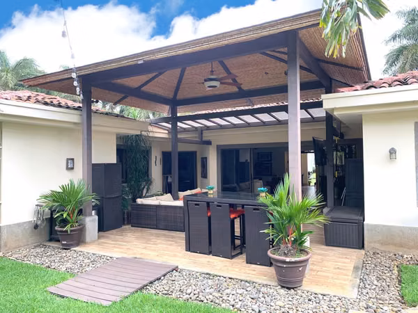 Venta de Casa en Heredia Bosques de Doña Rosa  Belén | 600 m² de Terreno | Jacuzzi