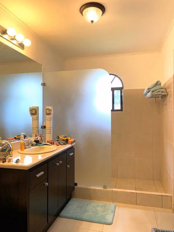 Venta de Casa en Heredia Bosques de Doña Rosa  Belén | 600 m² de Terreno | Jacuzzi