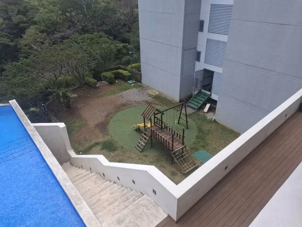 Venta de apartamento con estupenda vista hacia el bosque/condominio Paradisus, Rohrmoser