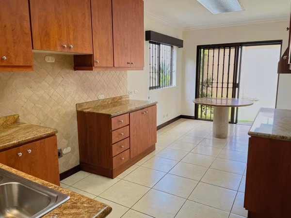 HOUSE FOR RENT IN BELEN