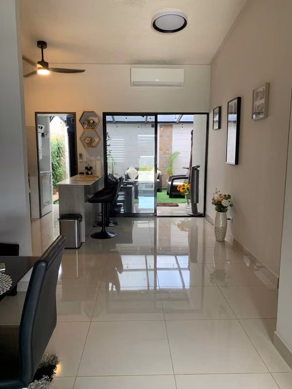 ¡Se vende  casa en Condominio  Robles de Lindora!