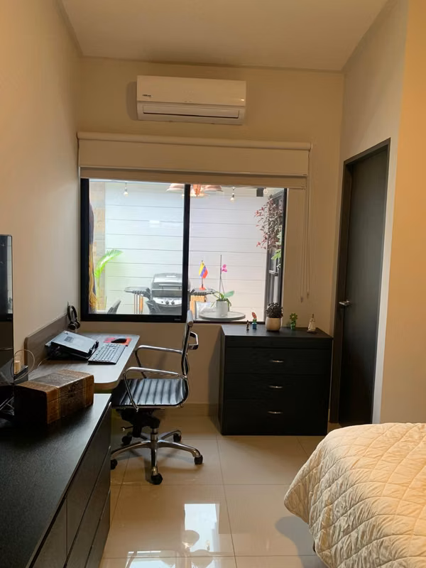 ¡Se vende  casa en Condominio  Robles de Lindora!