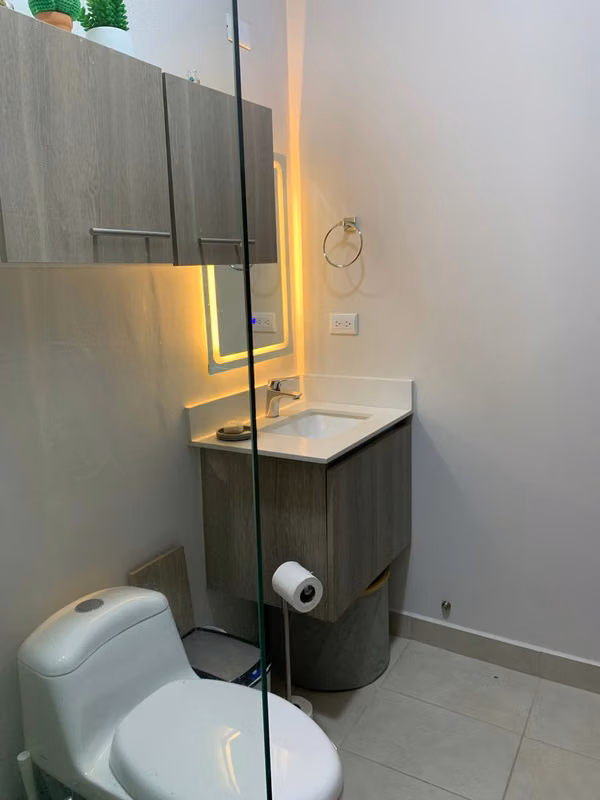 ¡Se vende  casa en Condominio  Robles de Lindora!