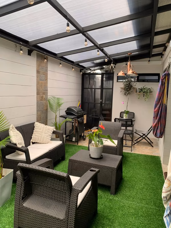 ¡Se vende  casa en Condominio  Robles de Lindora!