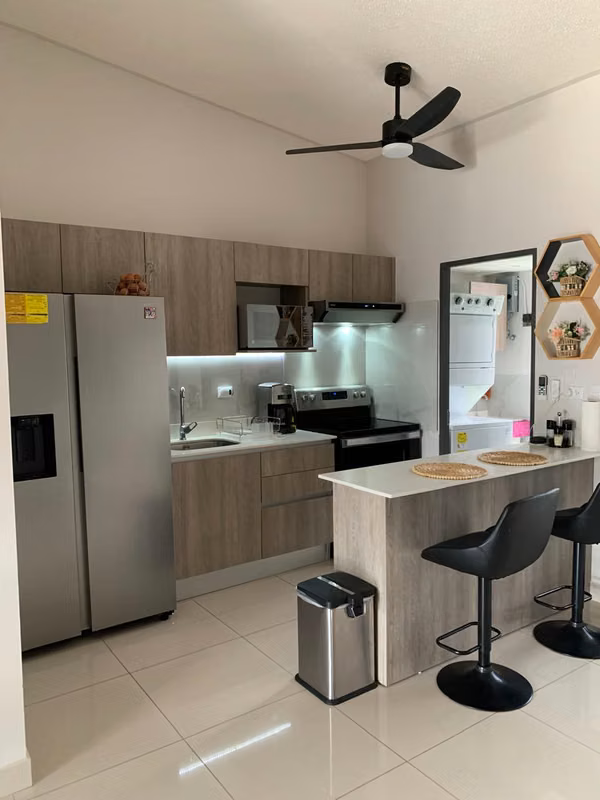 ¡Se vende  casa en Condominio  Robles de Lindora!