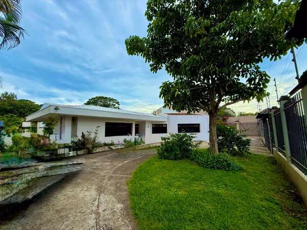 ESCAZU GUACHIPELIN LARGE HOUSE WITH POOL IN RESIDENTIAL