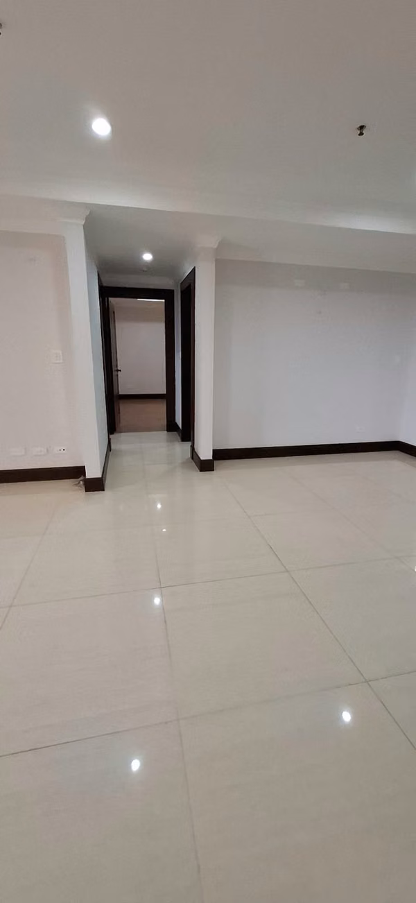 Alquiler de apartamento en condominio en Sabana.