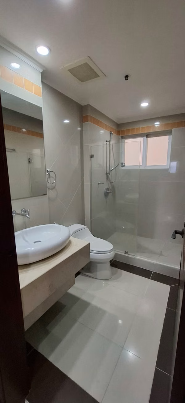 Alquiler de apartamento en condominio en Sabana.