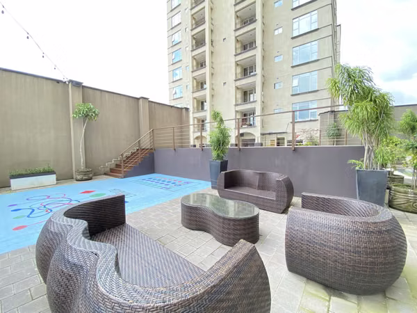 Alquiler de apartamento en condominio en Sabana.