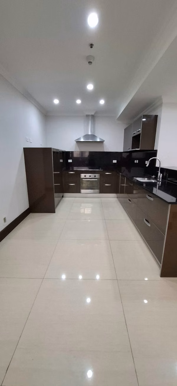 Alquiler de apartamento en condominio en Sabana.