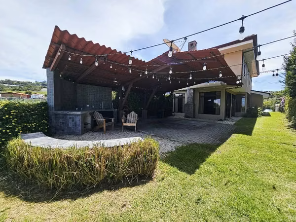 Vendo casa independiente en La Angelina Cartago