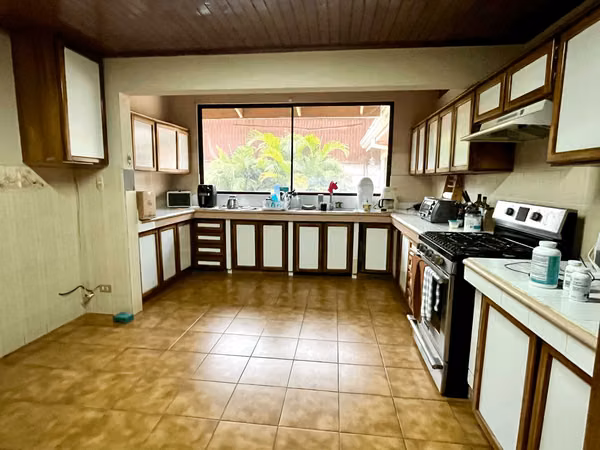 SE VENDE CASA INDEPENDIENTE PARA REMODELAR - ALTO DE LAS PALOMAS - SANTA ANA
