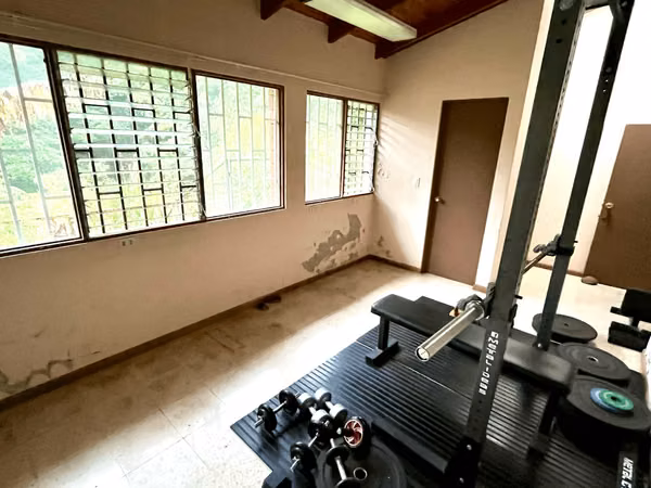 SE VENDE CASA INDEPENDIENTE PARA REMODELAR - ALTO DE LAS PALOMAS - SANTA ANA